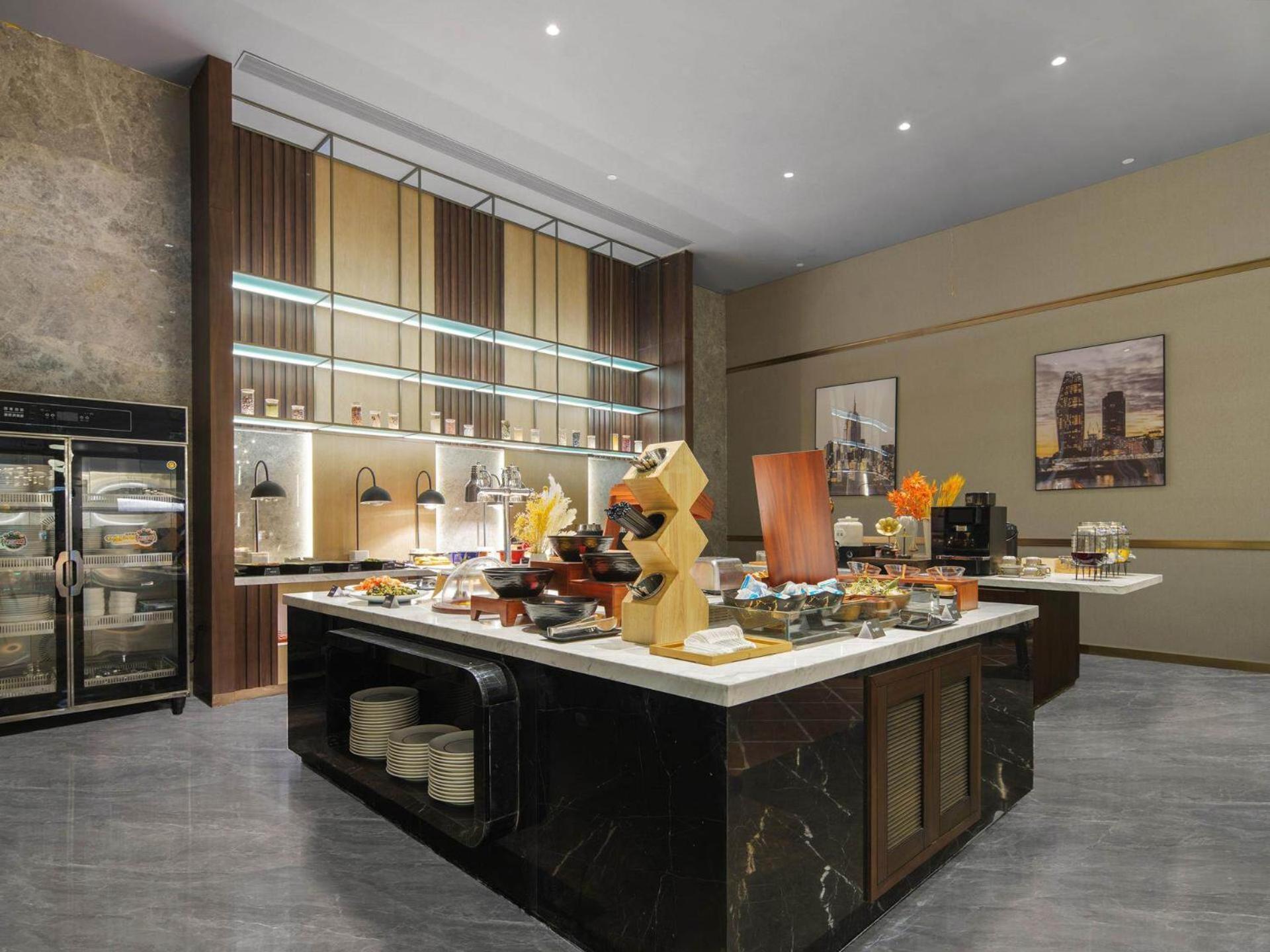 Park Inn By Radisson Nanchong Yilong Star City Plaza Eksteriør billede